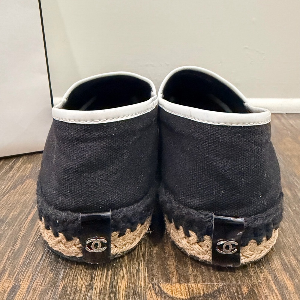 Chanel Black Canvas Espadrilles Flats 40 | White Trim Logo Slip-On Shoes - Picture 5 of 7